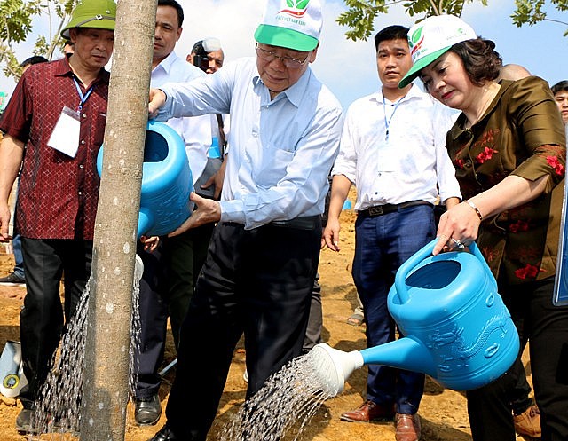 Tổng Bí thư, Chủ tịch nước Nguyễn Phú Trọng cùng lãnh đạo tỉnh Yên Bái, cán bộ, nhân dân tham gia Tết trồng cây xuân Kỷ Hợi .