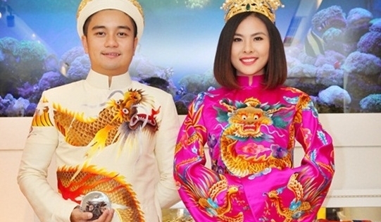 Sốc trang phục cưới hoàng bào lộng lẫy của diễn viên Vân Trang