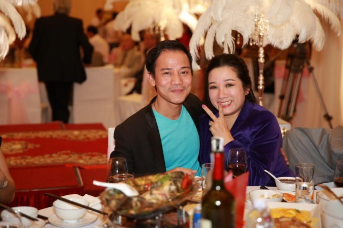 Vợ chồng nghệ sĩ Thanh Thanh Hiền - Chế Phong lu&ocirc;n nở nụ cười tươi