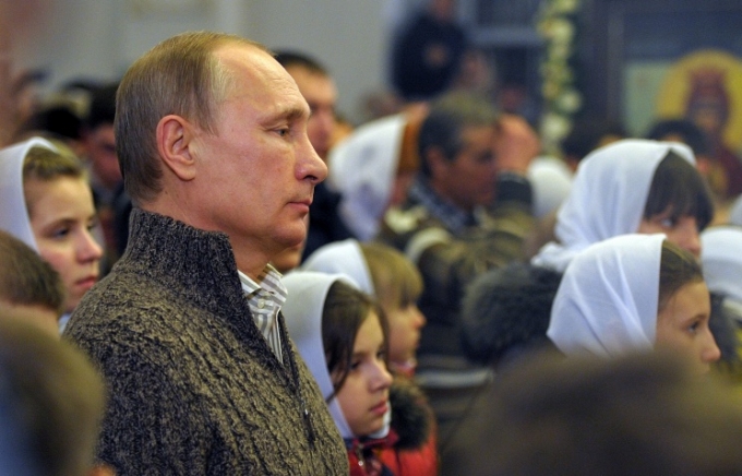 Tổng thống Putin đ&oacute;n Gi&aacute;ng sinh b&ecirc;n những người d&acirc;n tại ng&ocirc;i l&agrave;ng&nbsp;Turginovo, tỉnh Tver. (Ảnh: TASS)