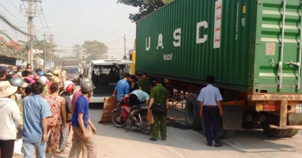 TP HCM: Sau giờ tan ca, nữ công nhân bị xe container cán chết thảm