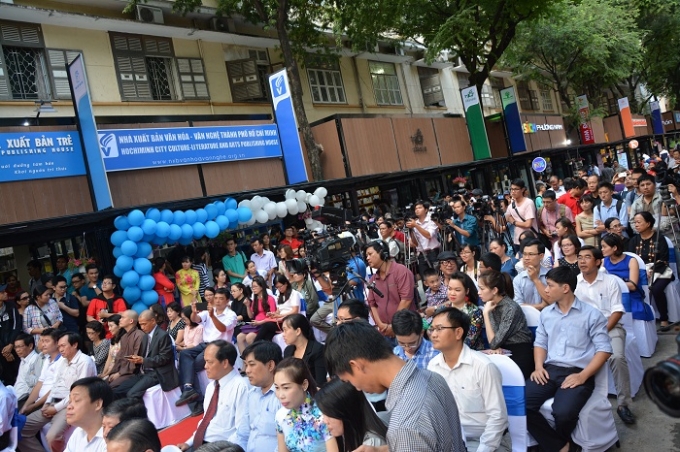 Biển người tham dự sự kiện khai trường Đường s&aacute;ch TP Hồ Ch&iacute; Minh.