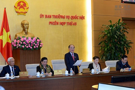 Chủ tịch Quốc hội Nguyễn Sinh H&ugrave;ng chủ tr&igrave; phi&ecirc;n họp.