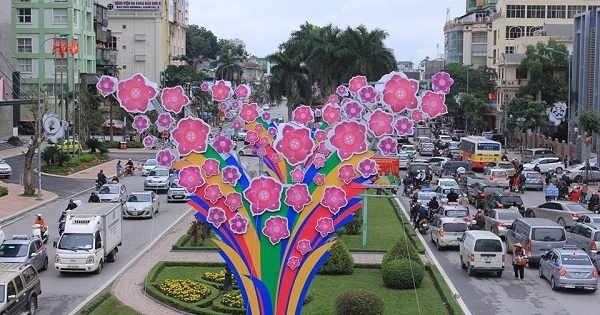 Điều chỉnh các bảng màu sặc sỡ trên đường Nguyễn Chí Thanh