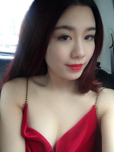 Hotgirl Linh Miu nổi tiếng với việc khoe h&agrave;ng v&agrave; khoe của tr&ecirc;n mạng x&atilde; hội. Ảnh: internet.
