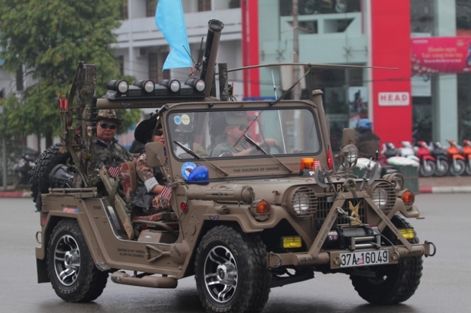 D&agrave;n xe Jeep khủng