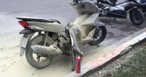 Hà Nội: Xe máy Honda PCX bốc cháy và phát nổ