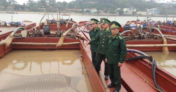 Hải Phòng: Tạm giữ 19 tàu khai thác cát trái phép