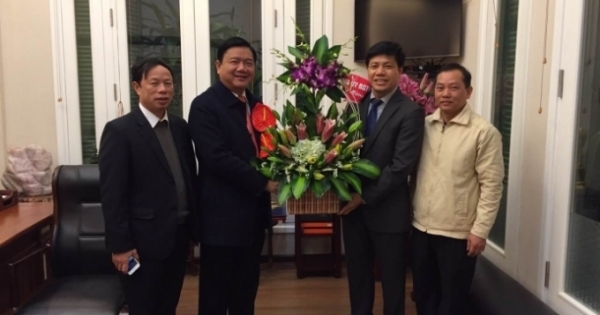 Thường trực Đảng ủy chúc mừng Bộ trưởng Đinh La Thăng tái đắc cử