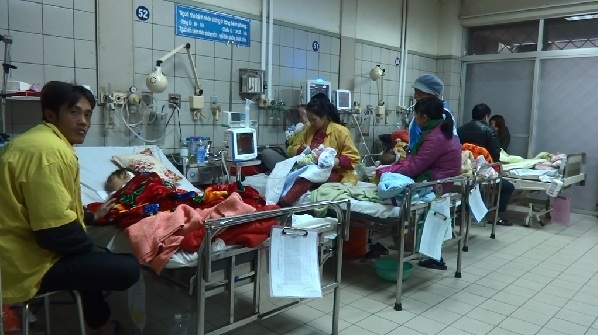 Số lượng trẻ bị vi&ecirc;m phổi tăng đột biến trong những ng&agrave;y qua tại bệnh viện Bạch Mai. Ảnh Ngọc Nga