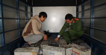 Hà Nam: Phát hiện và bắt giữ xe ô tô chở 790kg ắc quy phế thải
