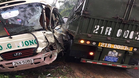 Tai nạn giao thông Plus: Va chạm xe khách và xe tải, hành khách hoảng sợ kêu cứu