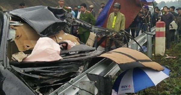 Tai nạn trên cao tốc khiến xế hộp bẹp dúm, tài xế tử nạn tại chỗ