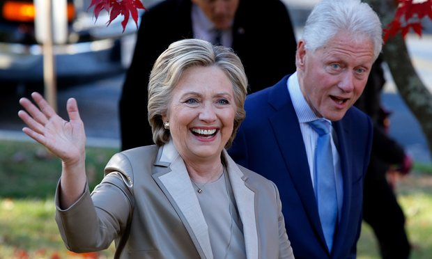 Vợ chồng b&agrave; Hillary Clinton x&aacute;c nhận sẽ tham dự lễ tuy&ecirc;n thệ nhậm chức của &ocirc;ng Trump. (Ảnh: AFP)