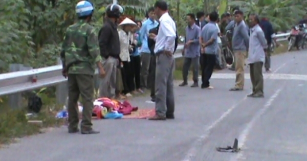 Nam Định: Xe tải va chạm với xe đạp điện, 2 người thương vong