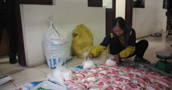 Hà Nội: Bắt giữ người phụ nữ sản xuất mì chính giả các thương hiệu lớn