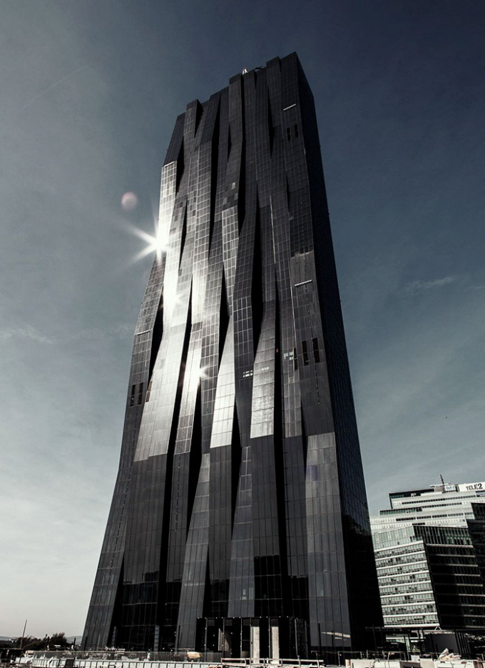 Th&aacute;p DC Tower I tại Vienna, &Aacute;o cũng l&agrave; một trong những t&ograve;a nh&agrave; mang phong c&aacute;ch