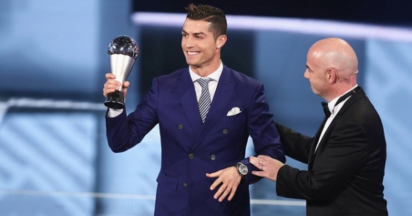 C.Ronaldo giành giải Cầu thủ hay nhất FIFA năm 2016