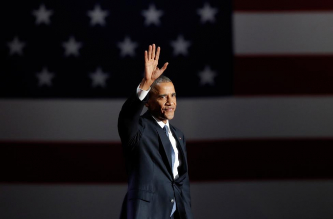 &Ocirc;ng Obama vẫy ch&agrave;o kh&aacute;n giả c&oacute; mặt hội trường. (Ảnh: Reuters)
