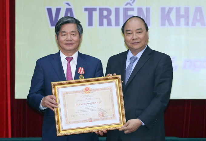 Thủ tướng Nguyễn Xu&acirc;n Ph&uacute;c dự hội nghị tổng kết năm 2016 của bộ Kế hoạch v&agrave; Đầu tư