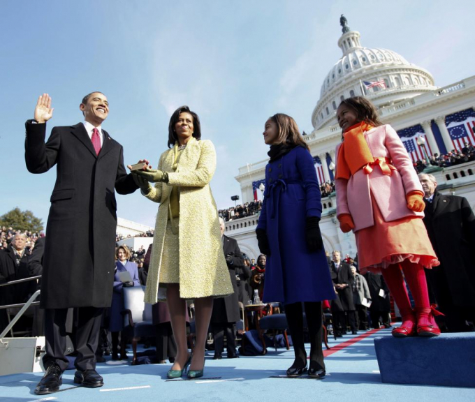 Vợ v&agrave; c&aacute;c con của Barack Obama trong lễ tuy&ecirc;n thệ nhậm chức tại điện Capitol ở Washington v&agrave;o th&aacute;ng 1/2009. (Ảnh: Reuters)