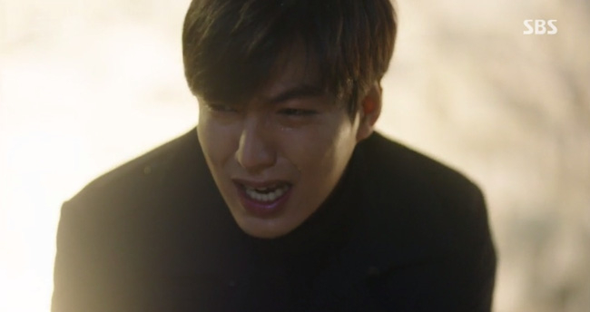 Joon Jae kh&oacute;c nức nở khi nghe hung tin bố anh qua đời.