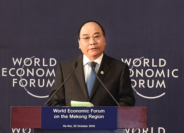 Thủ tướng Nguyễn Xu&acirc;n Ph&uacute;c ph&aacute;t biểu khai mạc Diễn đ&agrave;n&nbsp;Kinh tế&nbsp;thế giới (WEF) về khu vực Mekong th&aacute;ng 10/2016.