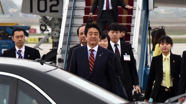 Thủ tướng Nhật Bản Shinzo Abe đến H&agrave; Nội
