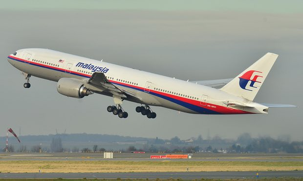 M&aacute;y bay mang số hiệu MH370 của h&atilde;ng h&agrave;ng kh&ocirc;ng Malaysia Airlines cất c&aacute;nh đi từ Paris. (Ảnh: Laurent Errera)