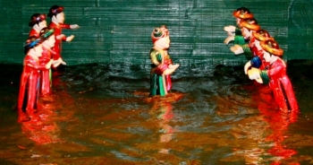 Nghệ nhân hơn 20 năm thổi hồn vào rối nước ở Sài Gòn