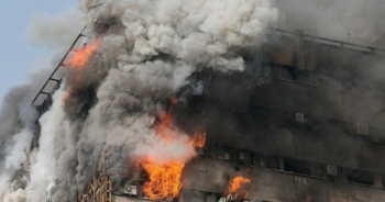Hiện trường vụ cháy lớn tại trung tâm thương mại ở Iran: 30 lính cứu hỏa thiệt mạng