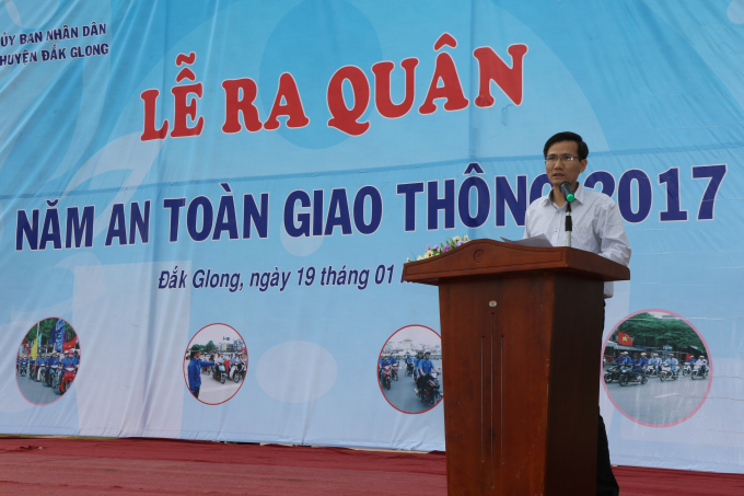 Đồng ch&iacute; Cao Huy, Ph&oacute; Chủ tịch UBND tỉnh, Ph&oacute; trưởng ban thường trực Ban ATGT tỉnh ph&aacute;t biểu tại buổi lễ.