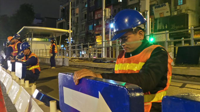 H&agrave; Nội: Ch&iacute;nh thức lắp dải ph&acirc;n c&aacute;ch cho Bus nhanh BRT