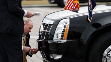 Chiếc xe cũ của &ocirc;ng Obama được thay biển số mới để phục vụ vị Tổng thống thứ 45.
