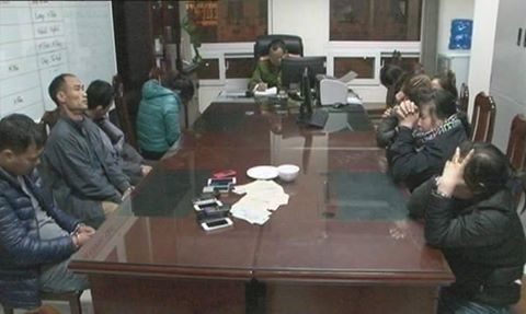 Quảng Ninh: Đột nhập bắt quả tang 9 đối tượng đang đánh bạc