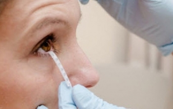Mỹ thí nghiệm phương pháp xét nghiệm nước mắt thay vì trích máu