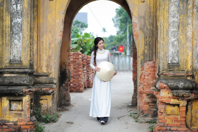 Cổng l&agrave;ng Cựu (Đường L&acirc;m, H&agrave; Nội) được đ&aacute;nh gi&aacute; l&agrave; một trong những cổng l&agrave;ng đẹp nhất Việt Nam.