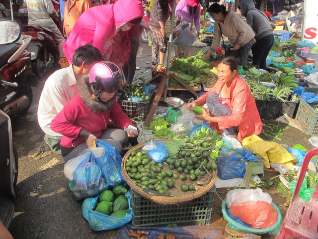 ... trầu cau cũng nhộn nhịp người mua