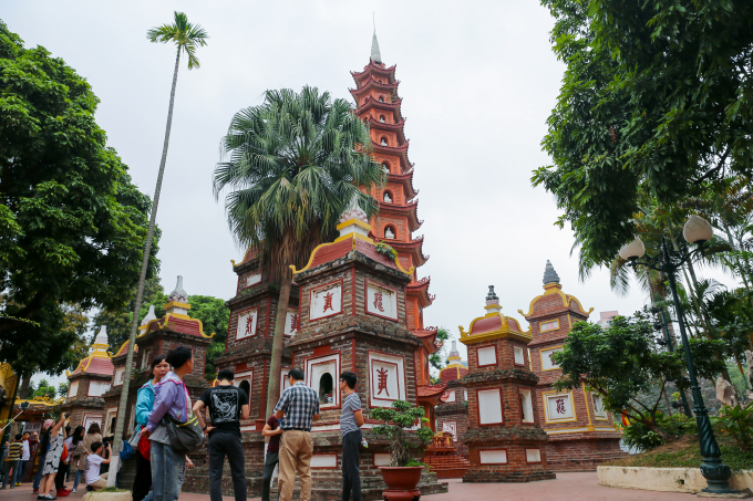 Kết hợp h&agrave;i ho&agrave; giữa t&iacute;nh uy nghi&ecirc;m, cổ k&iacute;nh với cảnh quan thanh nh&atilde; (Ảnh: Quyết Thắng)