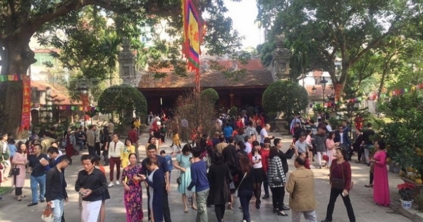 Hà Nội: Người dân nô nức đi lễ Tứ trấn đầu năm