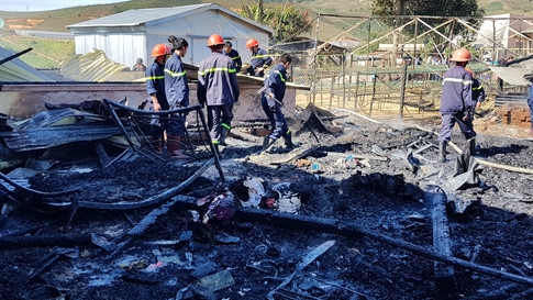 Lâm Đồng: Ngày đầu năm mới “bà hỏa” đã thiêu rụi 4 căn nhà
