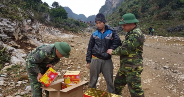 Cao Bằng: Đồn Biên phòng Trà Lĩnh bắt vụ vận chuyển 57 kg pháo nổ