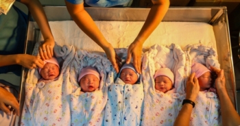 5 em bé chào đời ở thời khắc bước sang năm 2018