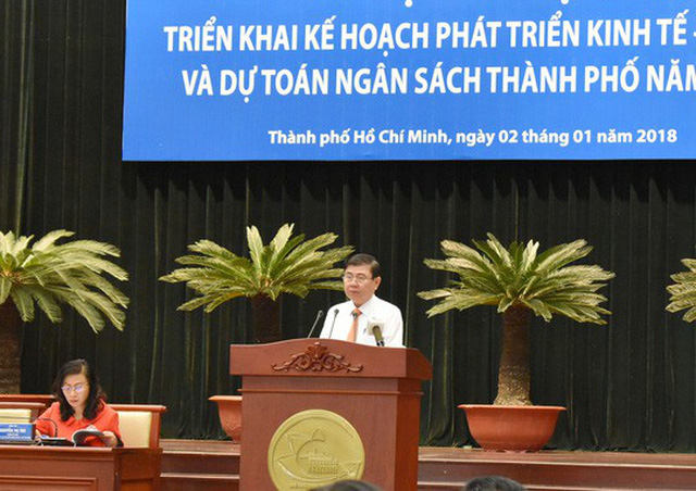 Chủ tịch UBND TP HCM Nguyễn Th&agrave;nh Phong ph&aacute;t biểu tại hội nghị ng&agrave;y 2-1-2018