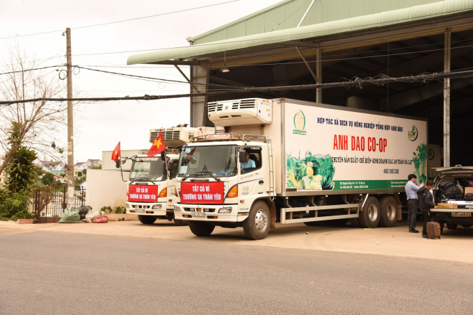 Xe để đưa n&ocirc;ng sản đến với qu&acirc;n d&acirc;n huyện đảo Trường Sa.