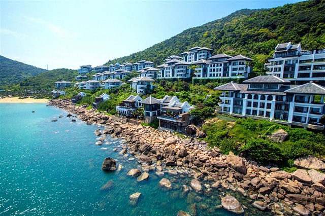 Khu nghỉ dưỡng InterContinental Danang Sun Peninsula Resort đ&atilde; xuất sắc vượt qua 30 đại diện đến từ c&aacute;c ch&acirc;u lục, x&aacute;c lập kỷ lục trong lịch sử ng&agrave;nh du lịch thế giới.