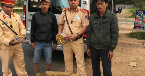 Đắk Lắk: Liên tiếp bắt giữ pháo nổ trên các xe khách