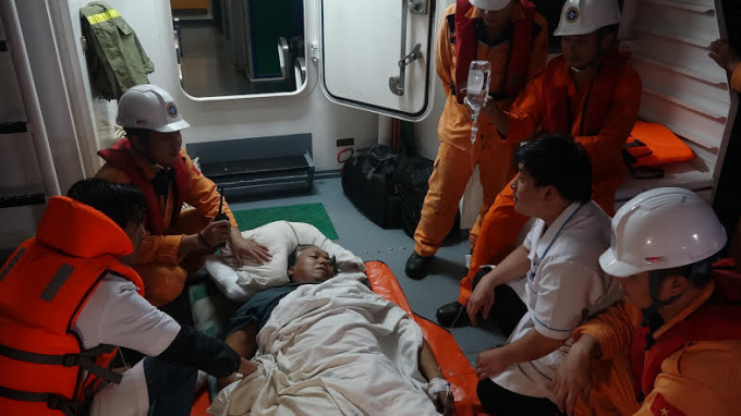 Thuyền vi&ecirc;n người Phillipines bị đột quỵ, liệt nửa người.