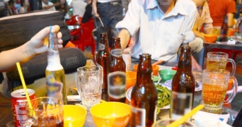 Slide - Điểm tin thị trường: Mỗi người Việt đã uống 43 lít bia trong năm 2017