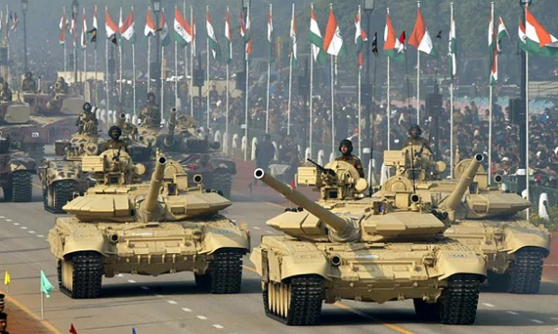 Lực lượng xe tăng Ấn Độ trong một cuộc diễu binh (Ảnh: Telegraph)